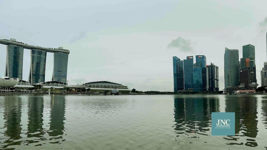 วิว Marina Bay ที่เปี่ยมด้วยความทันสมัยและระเบียบเรียบร้อย สะท้อนภาพลักษณ์อันแข็งแกร่งของสิงคโปร์ แม้ต้องเผชิญความท้าทายด้านความปลอดภัยในมิติต่าง ๆ