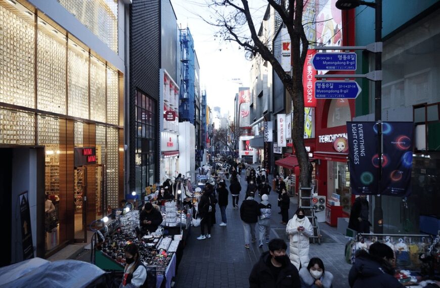 นักท่องเที่ยวจีนเดินทางเข้าเกาหลีใต้ หลังนโยบายวีซ่าฟรีเริ่มมีผลบังคับใช้