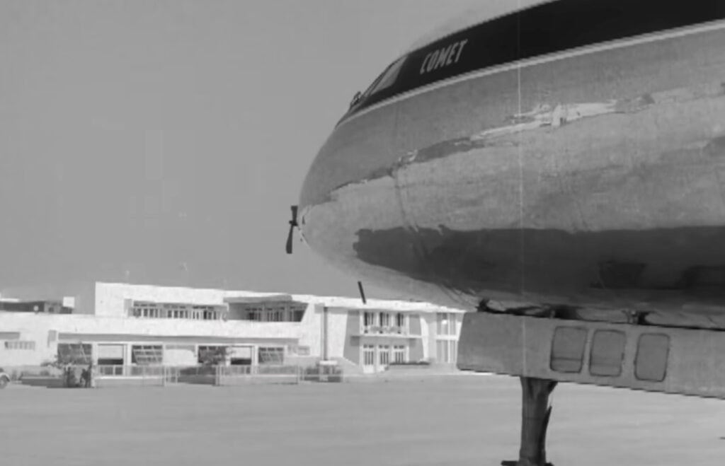 เครื่องบิน De Havilland Comet ลงจอดที่สนามบินดอนเมือง กรุงเทพฯ ในปี 1953