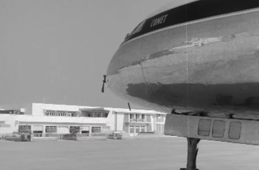 เครื่องบิน De Havilland Comet ลงจอดที่สนามบินดอนเมือง กรุงเทพฯ ในปี 1953