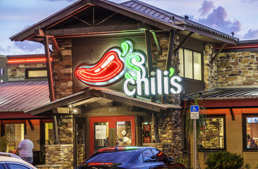 เมนู “3 for Me” ของ Chili’s พร้อมเบอร์เกอร์ เฟรนช์ฟราย เครื่องดื่มรีฟิล และชิปส์ซัลซ่าในราคา 10.99 ดอลลาร์